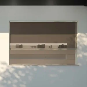 Zanzariera Estetika Bettio verticale per finestra larga con rete tesa e finitura a cornice.