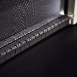 Dettaglio guida inferiore della zanzariera Neoscenica Bettio.